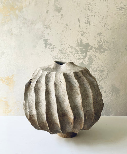 Round Dented Vase White/Brown