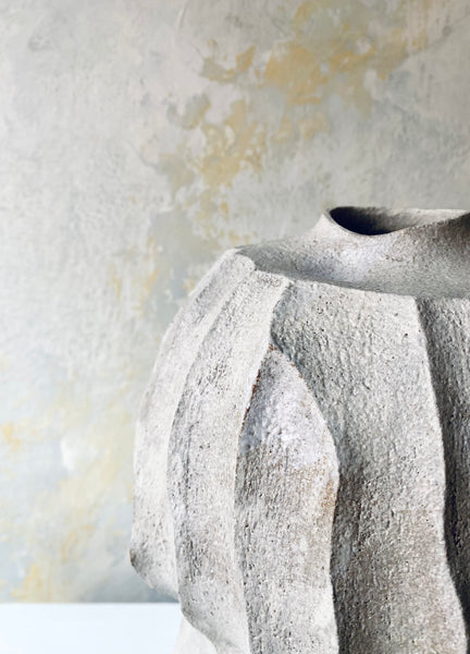 Round Dented Vase White/Camel