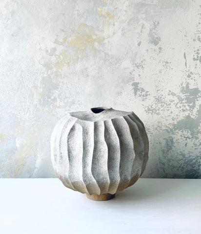 Round Dented Vase White/Camel